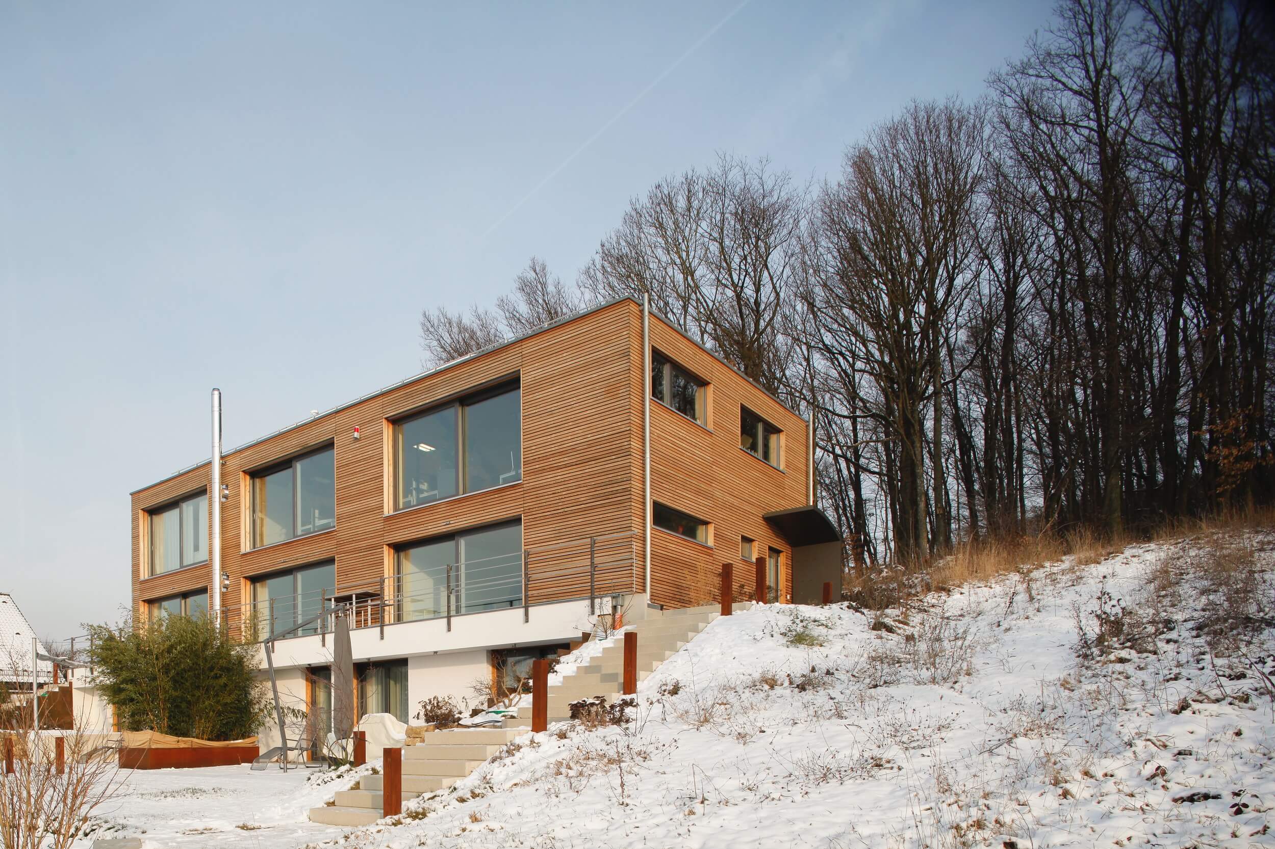 Wohn- und Bürogebäude in Geisfeld bei Schnee
