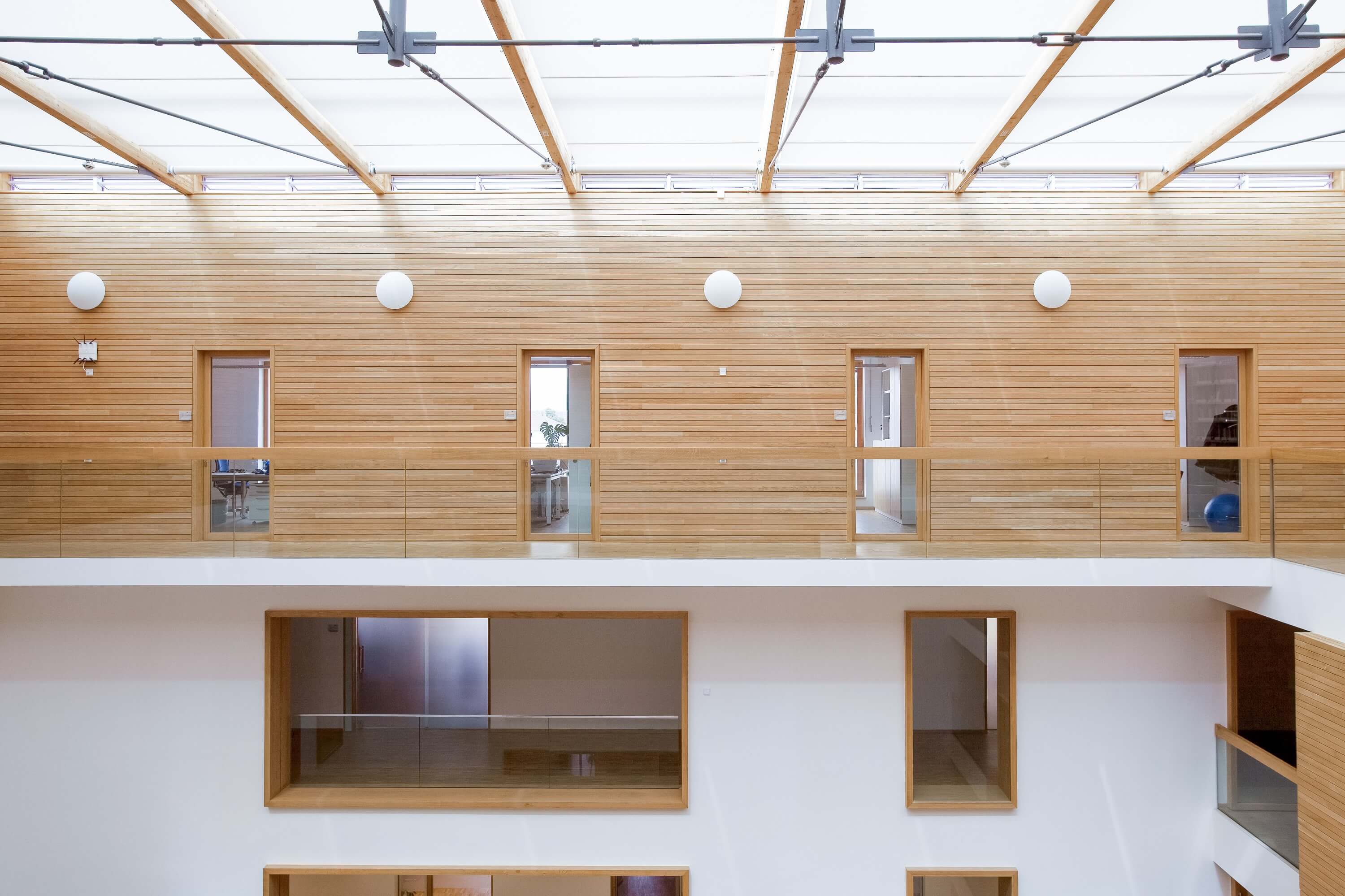 Bayerische Staatsforsten Zentrale in Regensburg - Energetisch saniert und aufgestockt von den 2weiPlus Architekten