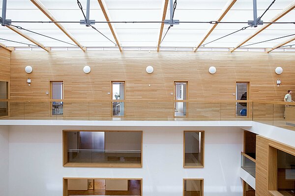 Bayerische Staatsforsten Zentrale in Regensburg - ergänzt um einen vierten Stock in Holzbauweise
